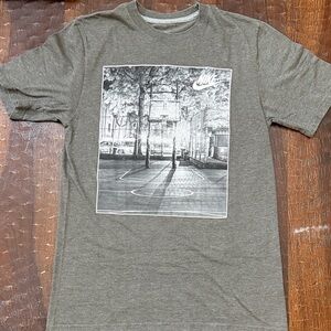 Nike Men's Grey Basketball Graphic Tee